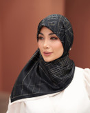 روسری ابریشم کجراه وارداتی مشکی کرم،سایز 100 طرح کوک دوزی