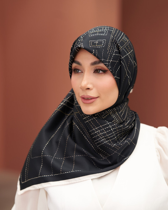 روسری ابریشم کجراه وارداتی مشکی کرم،سایز 100 طرح کوک دوزی