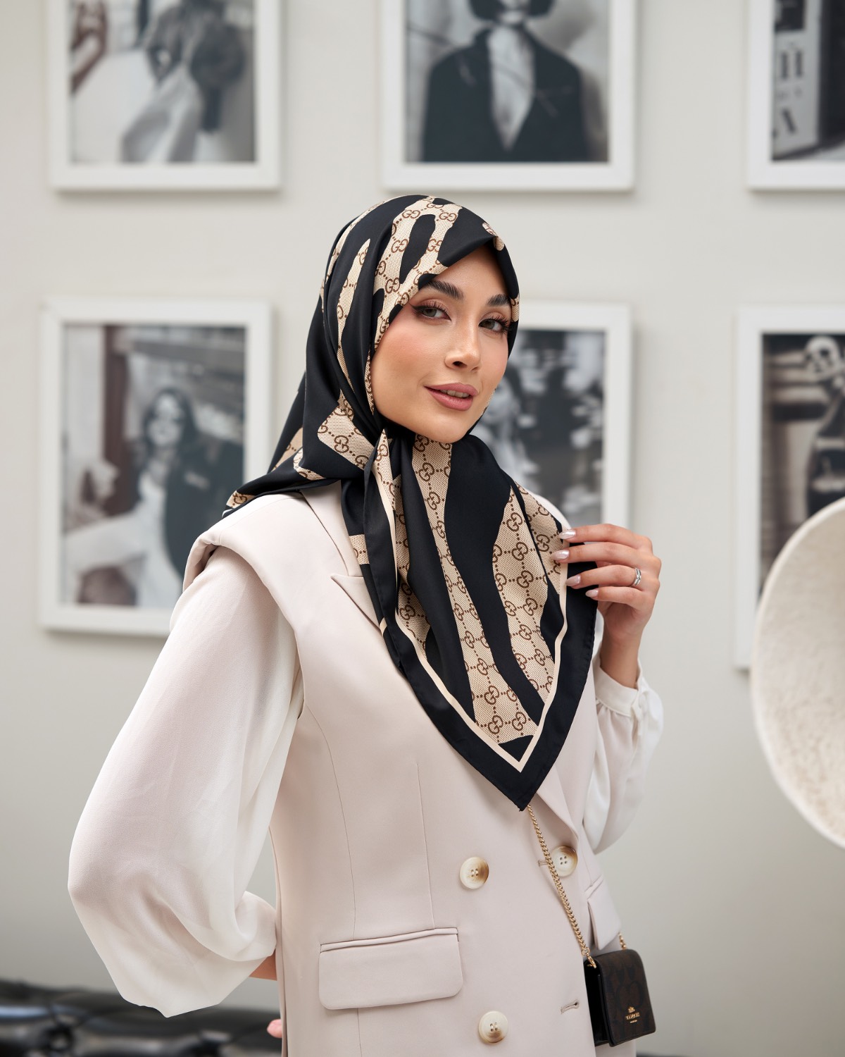روسری ابریشم کجراه وارداتی گوچی سایز 100,تک رنگ مشکی کرم